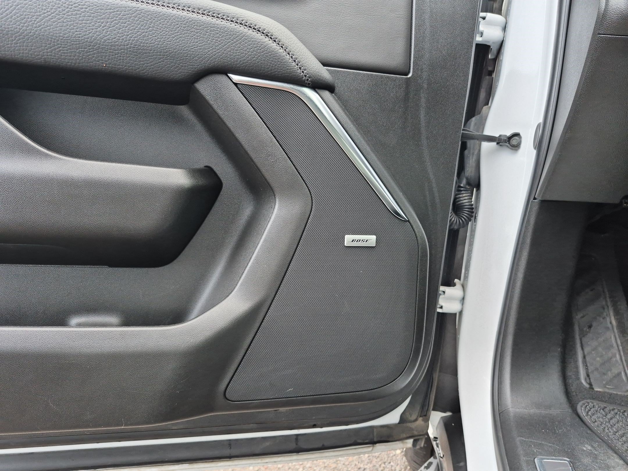 Used 2025 GMC Yukon XL Denali AWD/4WD image 13