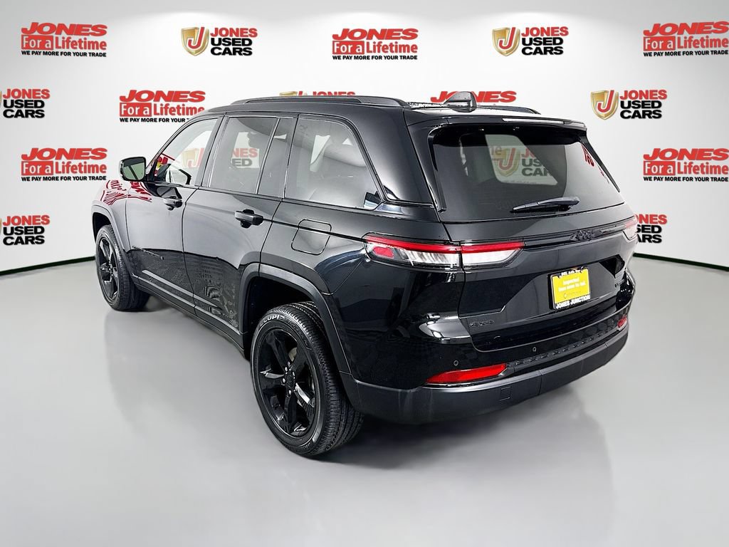 Used 2023 Jeep Grand Cherokee Limited w/ Black Appearance Package AWD/4WD image 2