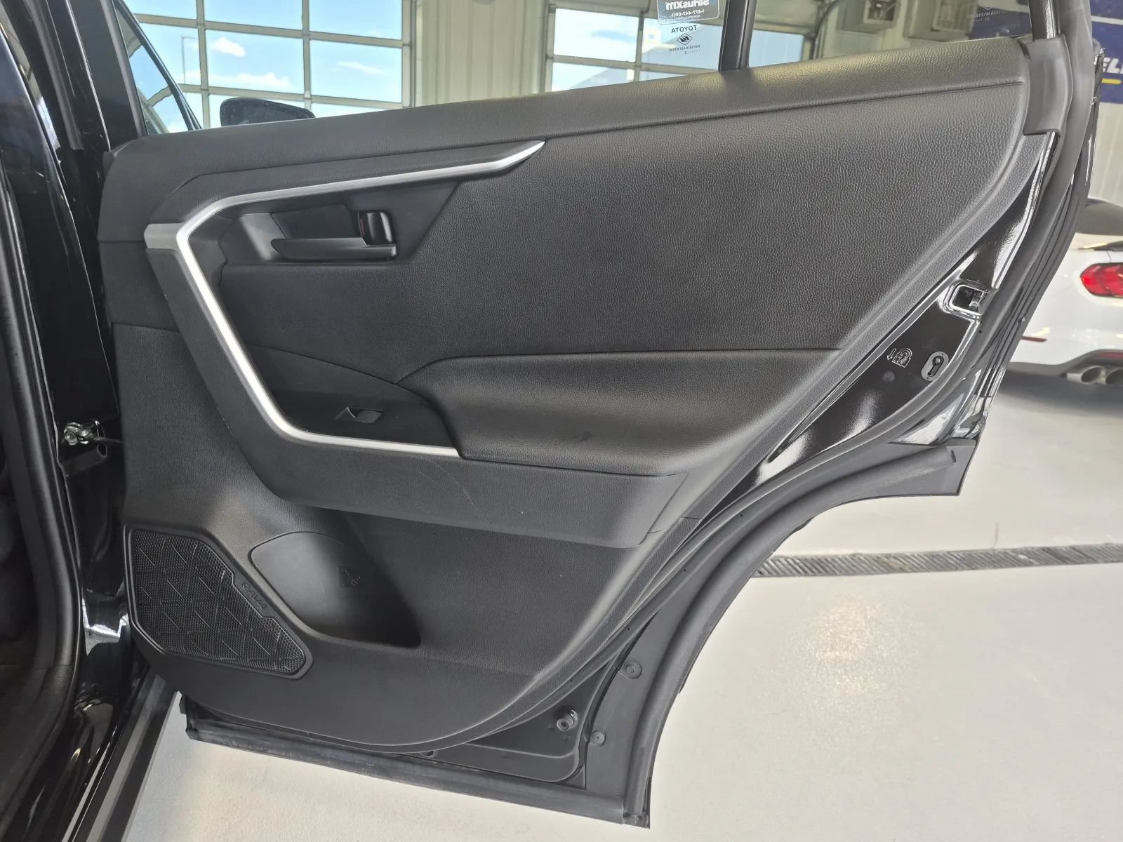 Used 2022 Toyota RAV4 LE AWD/4WD image 16