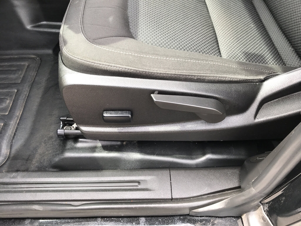 Used 2022 Chevrolet Colorado LT w/ Fleet Safety Package image 17