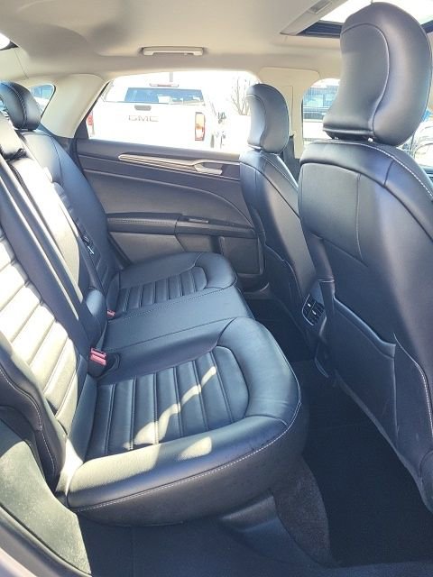 Used 2017 Ford Fusion SE w/ Equipment Group 202A image 12