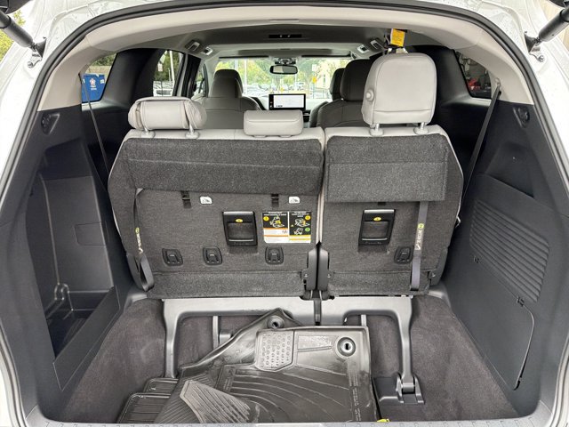 Used 2025 Toyota Sienna XLE AWD/4WD image 27