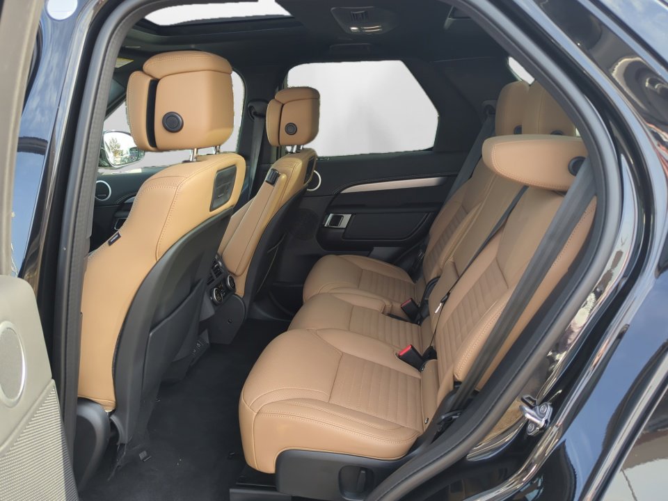 Certified 2024 Land Rover Discovery Dynamic SE image 11