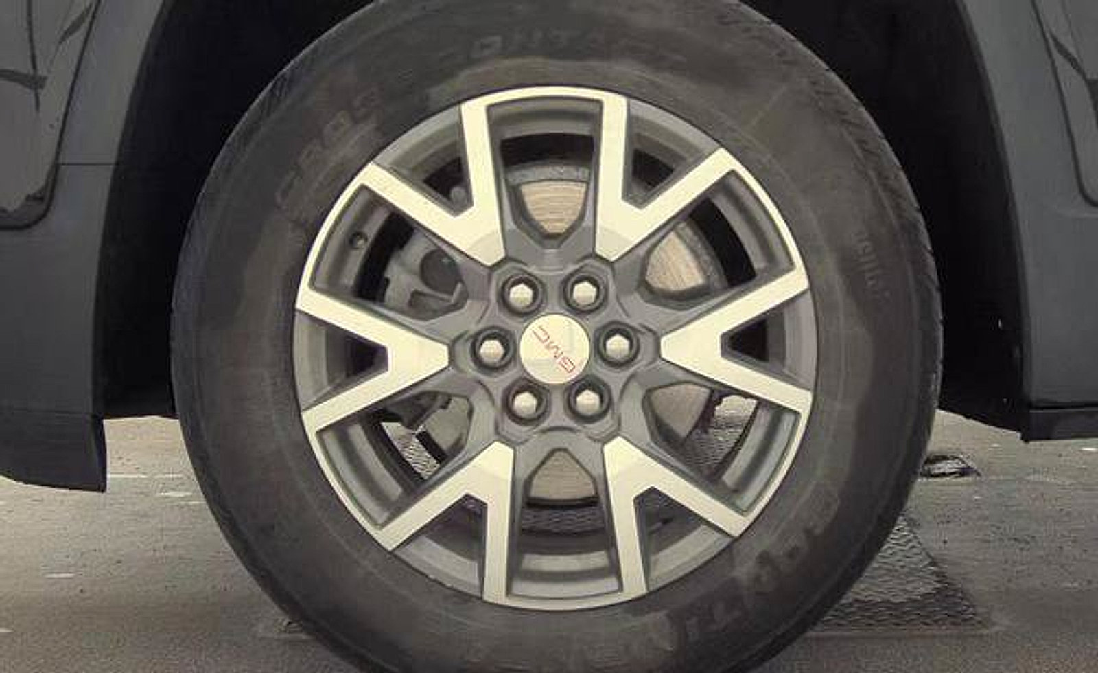 Used 2023 GMC Acadia SLE FWD image 18