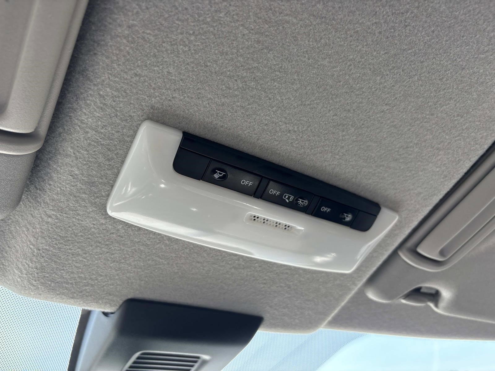 Used 2021 Nissan Kicks SR image 31