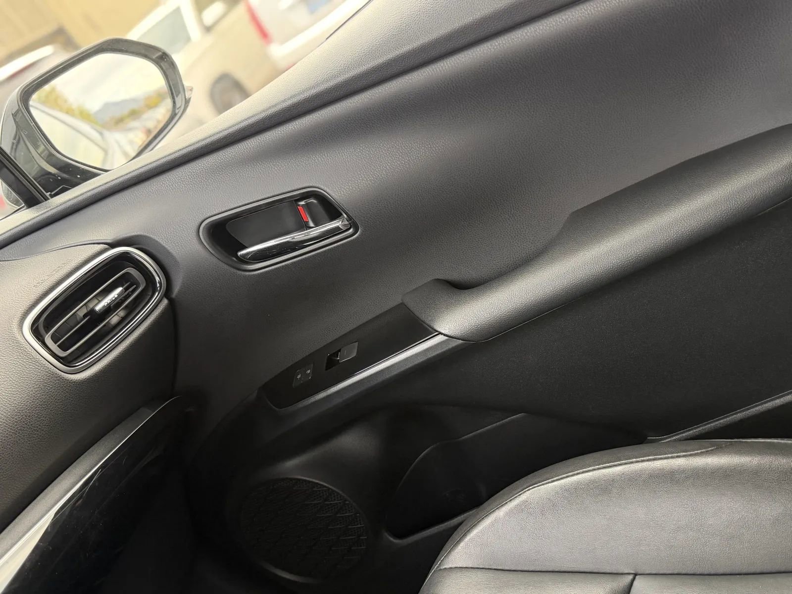 Used 2020 Toyota Prius XLE w/ Preferred Accessory Package image 35