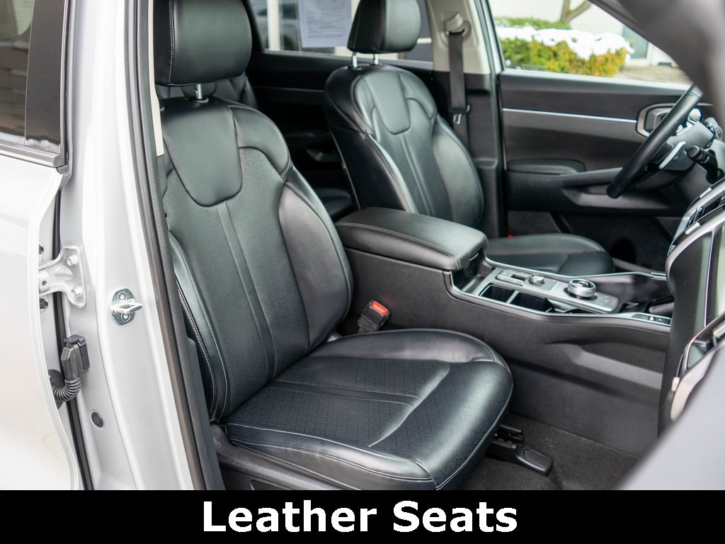 Certified 2023 Kia Sorento EX image 9