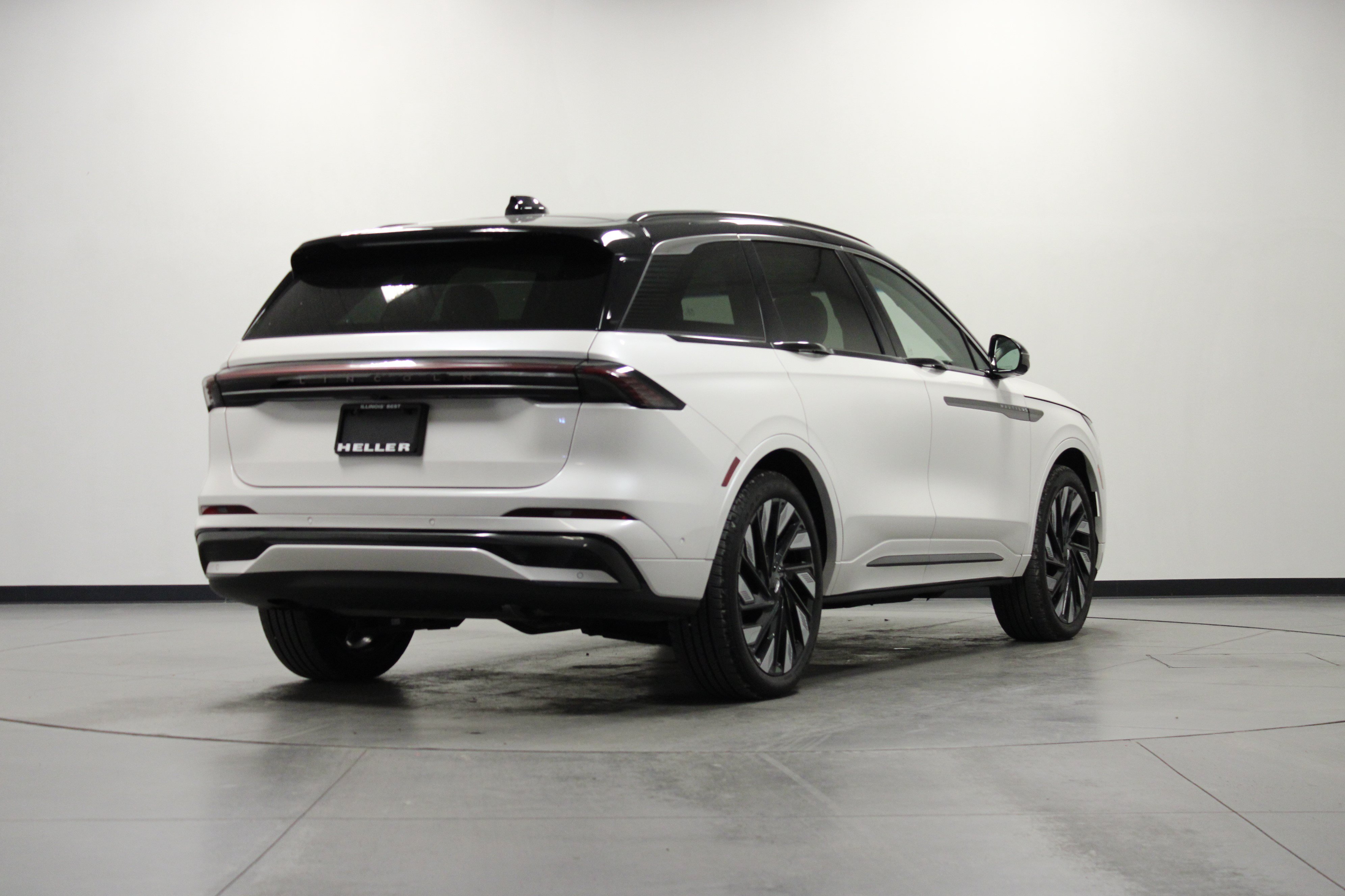 Used 2024 Lincoln Nautilus Black Label w/ Jet Appearance Package (87T) AWD/4WD image 4