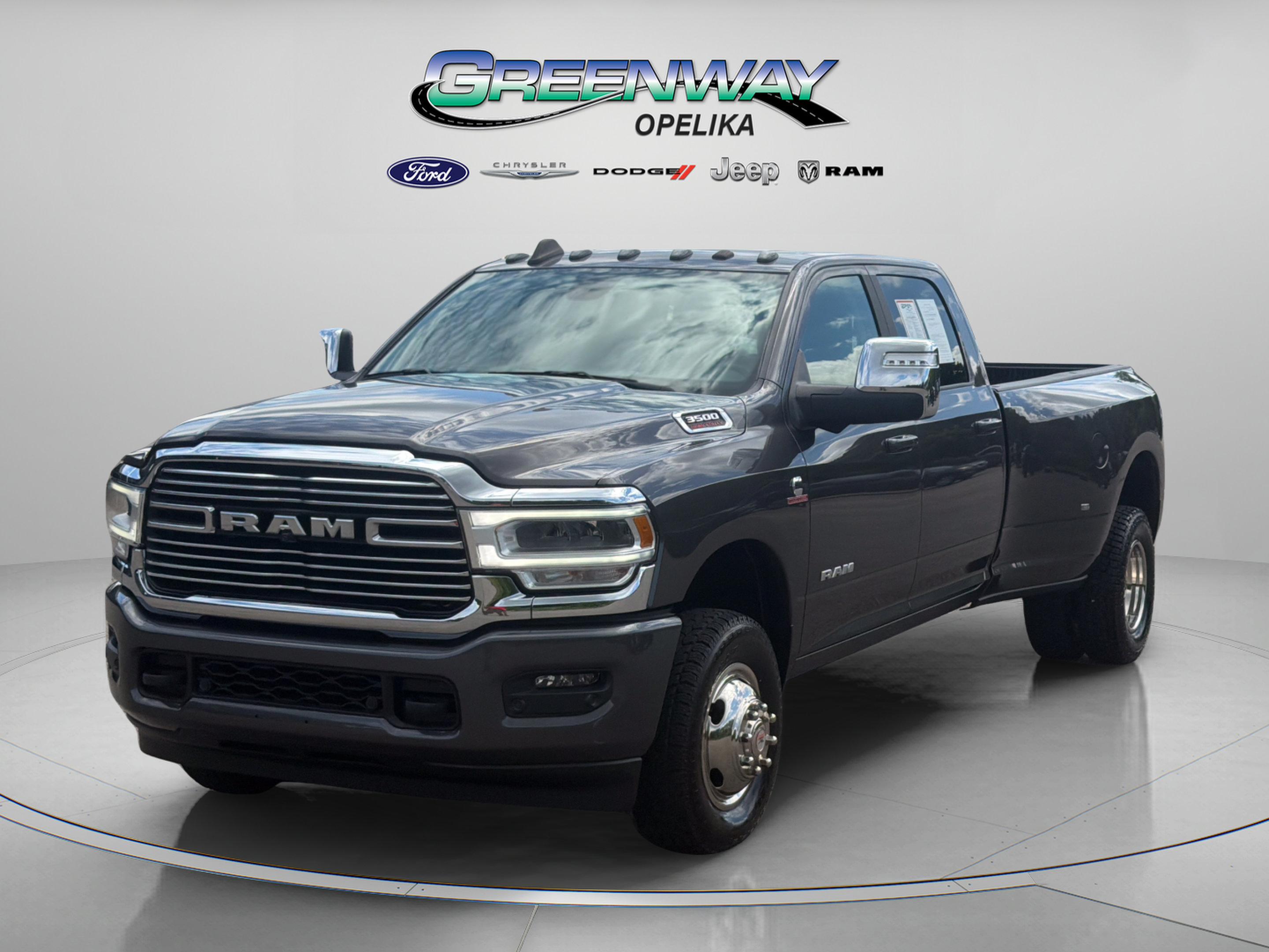 Used 2024 RAM 3500 Laramie AWD/4WD image 3