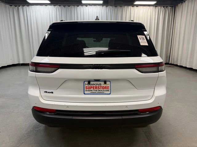 Used 2025 Jeep Grand Cherokee Altitude AWD/4WD image 6