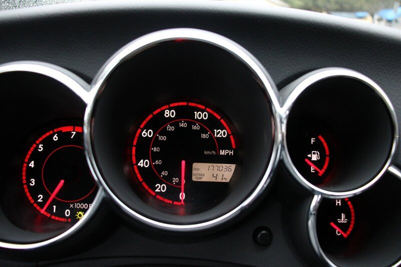 Used 2004 Toyota Matrix XR image 7