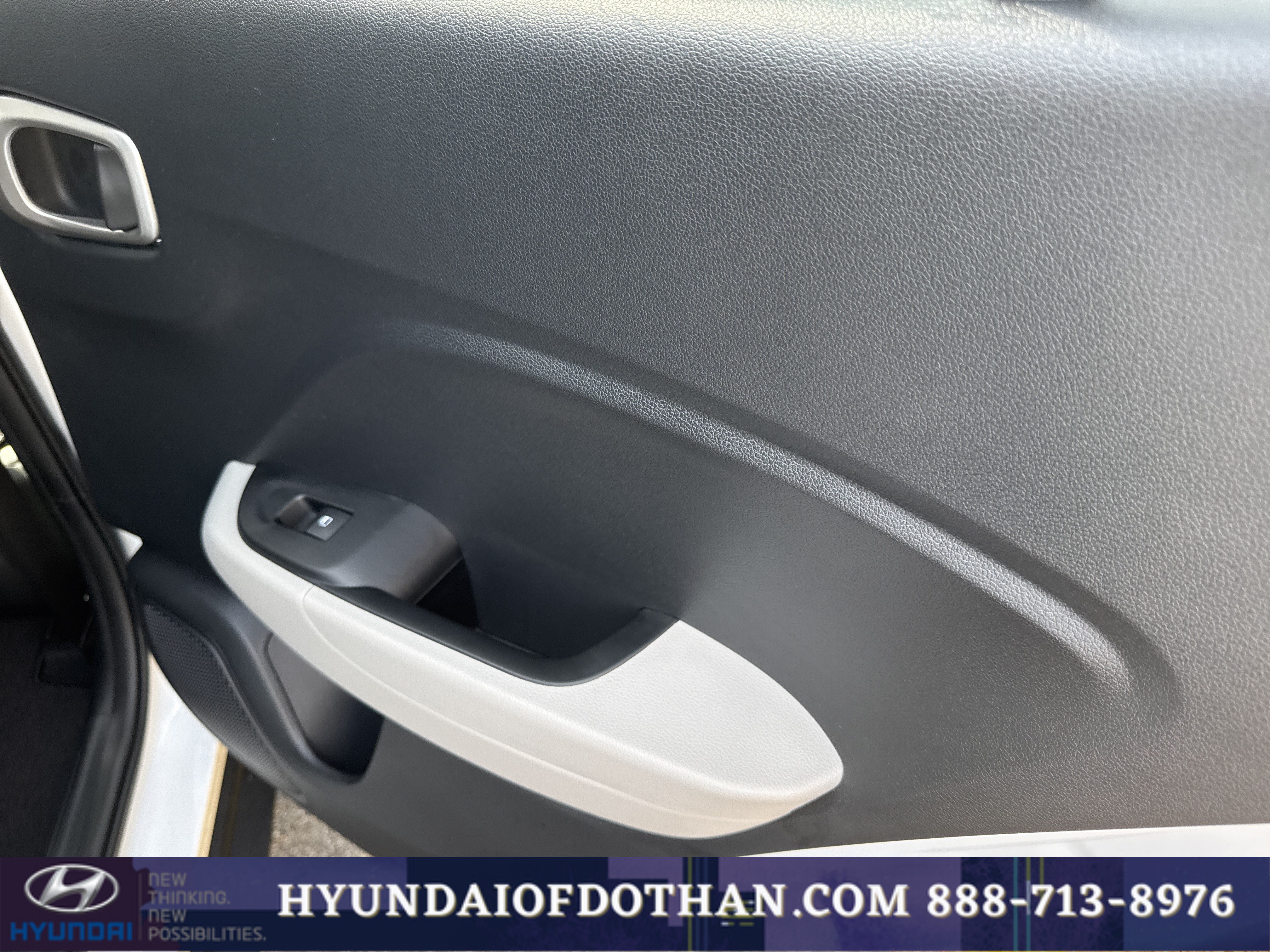 Certified 2025 Hyundai Venue SEL FWD image 15