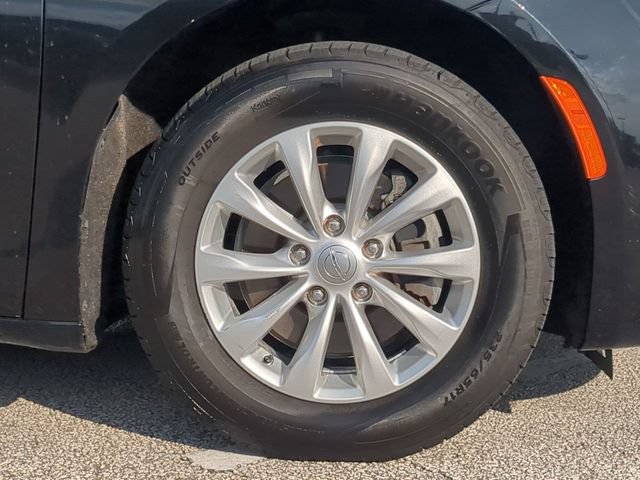 Used 2019 Chrysler Pacifica Touring-L FWD image 11
