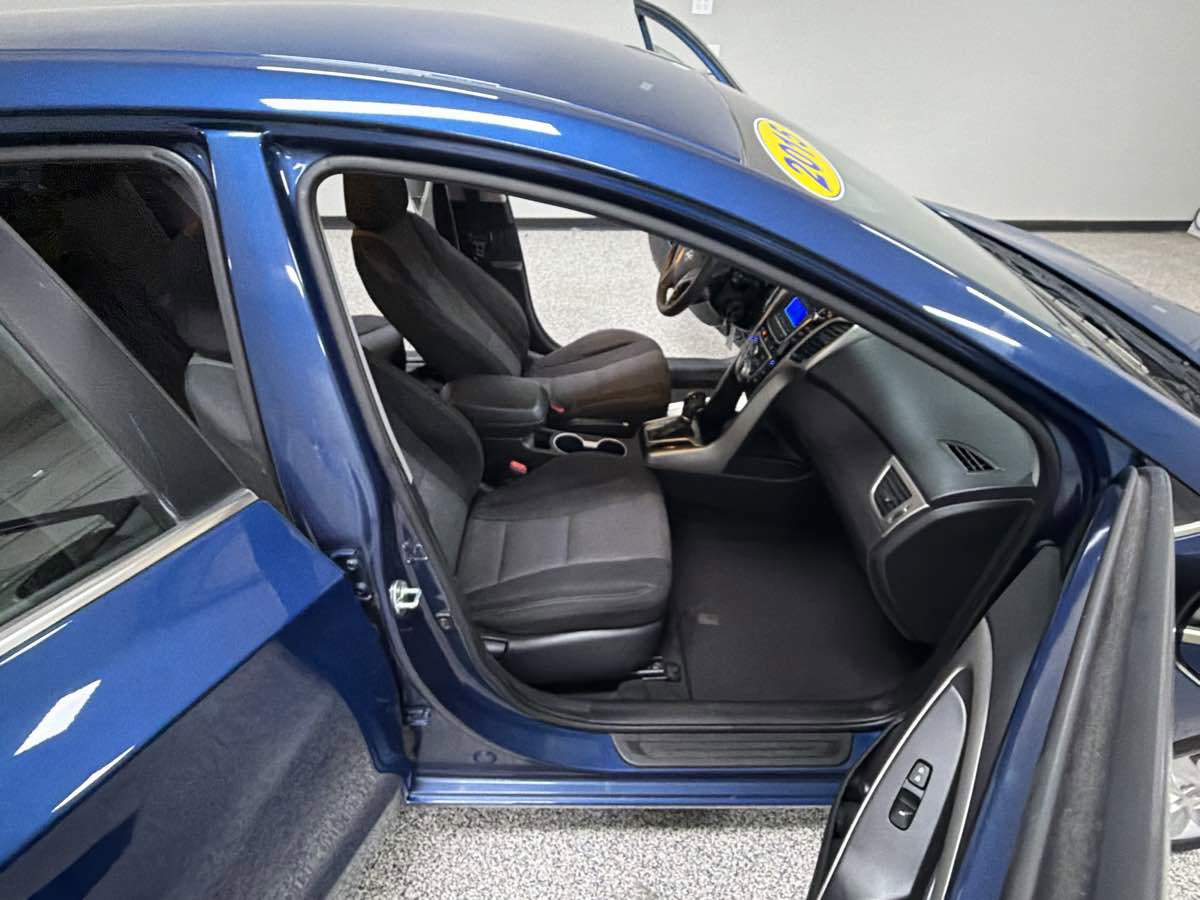 Used 2015 Hyundai Elantra GT FWD image 27