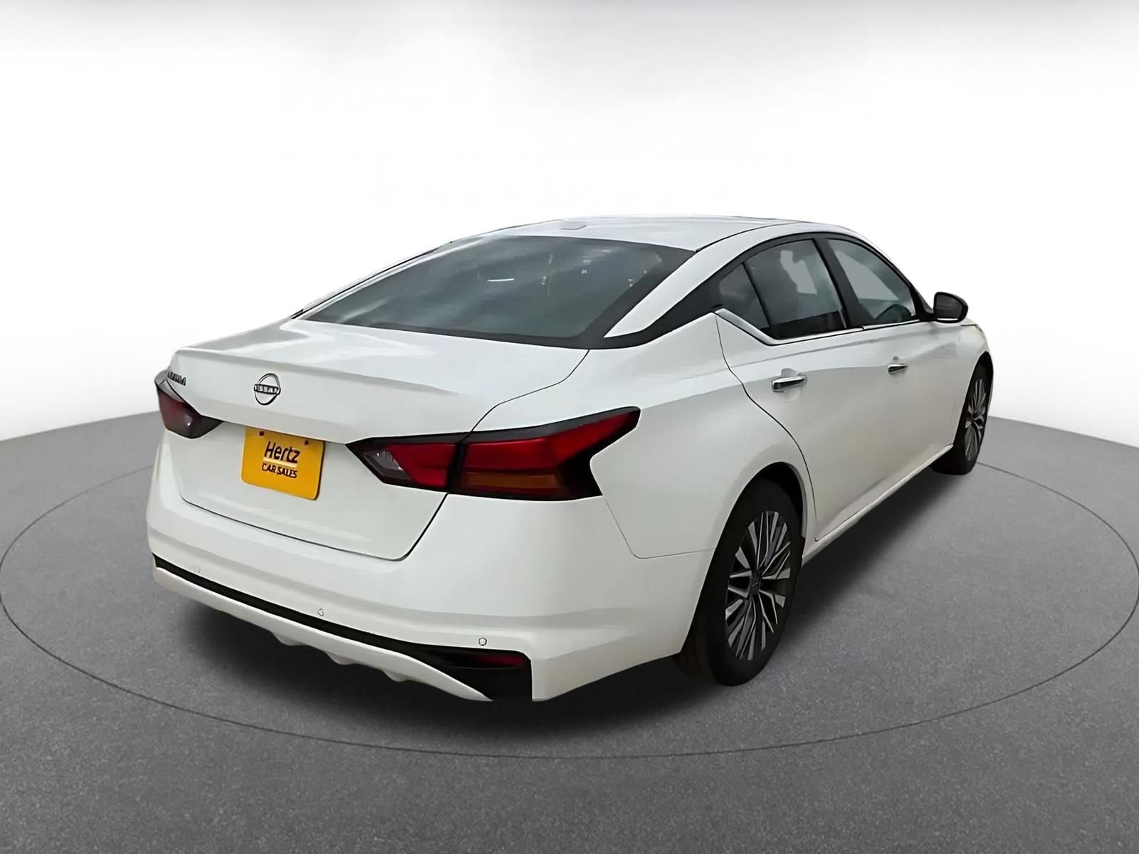 Used 2025 Nissan Altima 2.5 SV FWD image 11