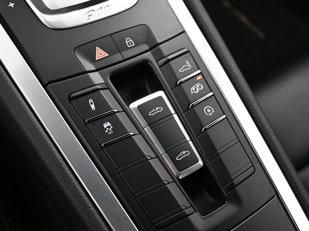 Certified 2019 Porsche 911 Targa 4 AWD/4WD image 24