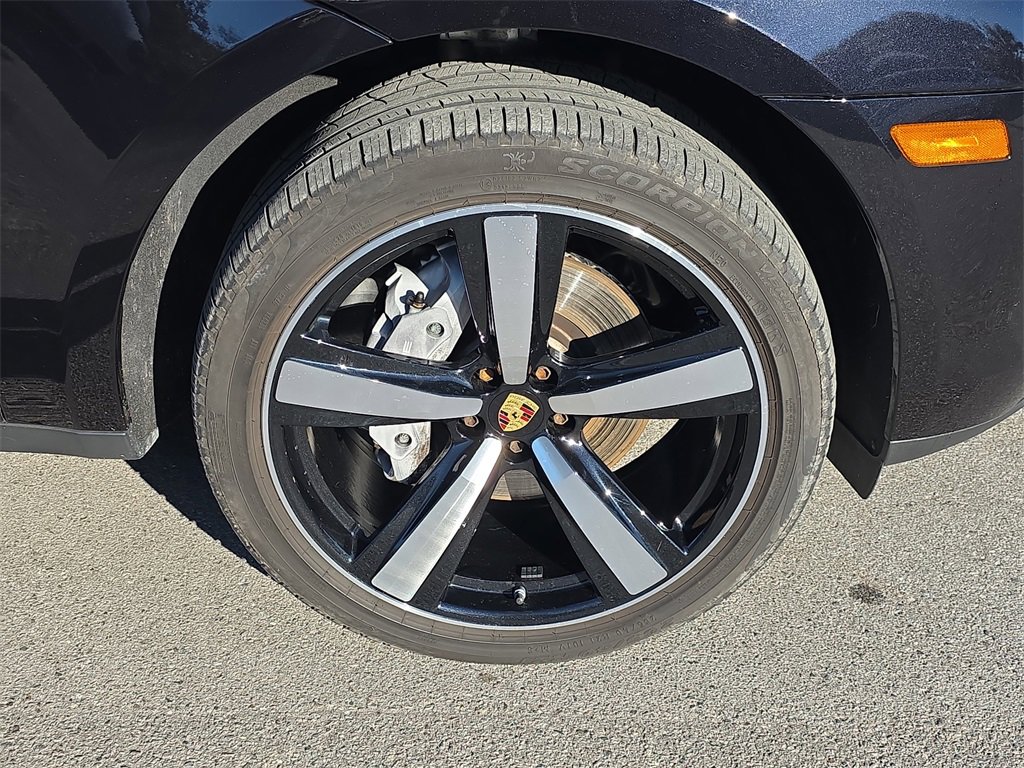 Certified 2024 Porsche Macan image 13