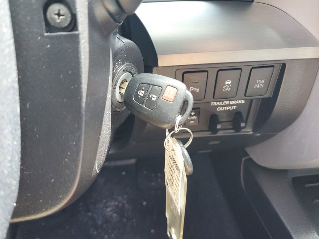 Used 2018 Toyota Tundra Platinum image 31