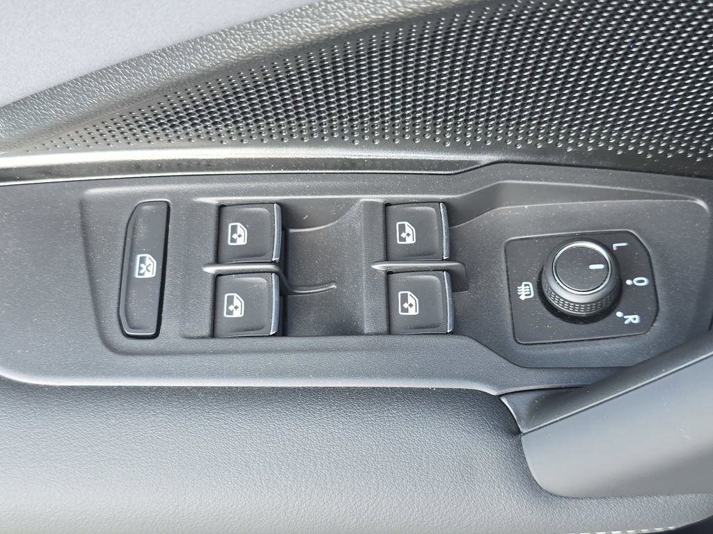New 2026 Volkswagen Tiguan SE R-Line AWD/4WD image 23