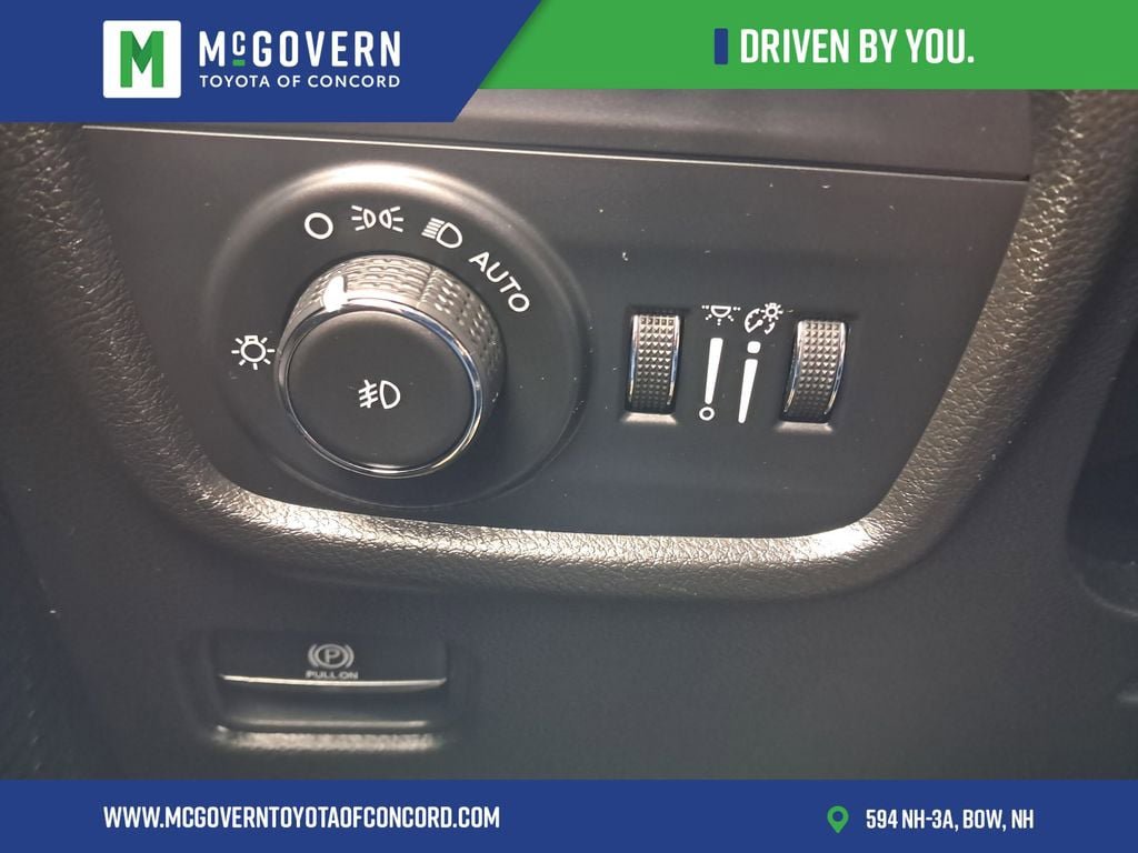 Used 2023 Jeep Grand Cherokee Limited w/ Black Appearance Package AWD/4WD image 33