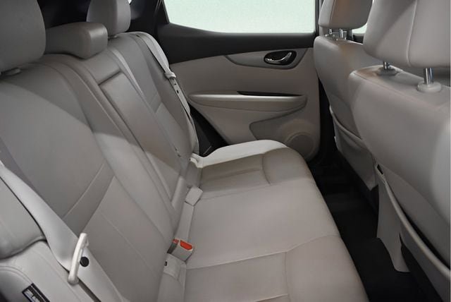 Used 2020 Nissan Rogue Sport SL image 17