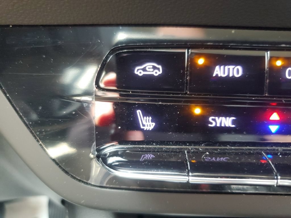 Used 2023 Buick Envision Essence FWD image 24