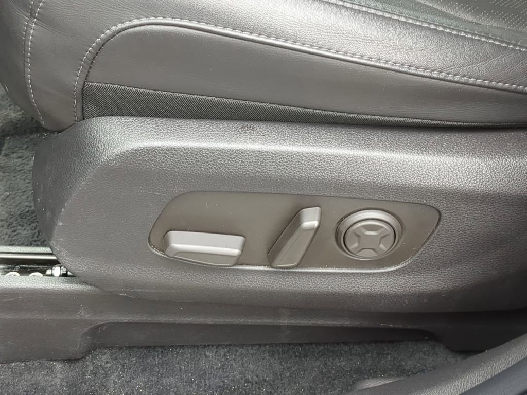 Used 2025 Kia Carnival LXS image 14