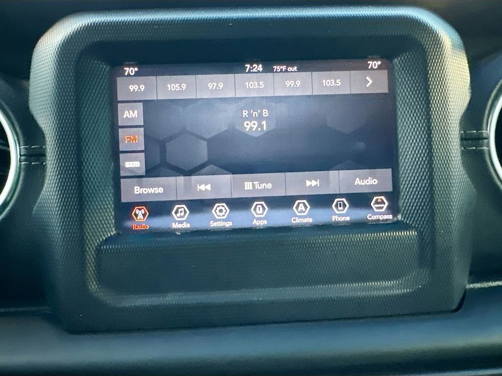 Used 2018 Jeep Wrangler Unlimited Sahara image 18