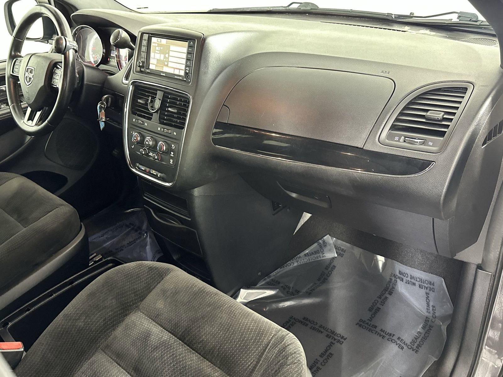 Used 2017 Dodge Grand Caravan SE image 36