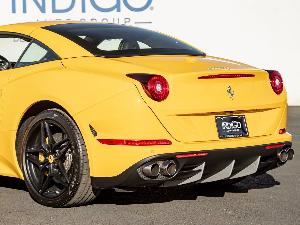 Used 2018 Ferrari California T image 12