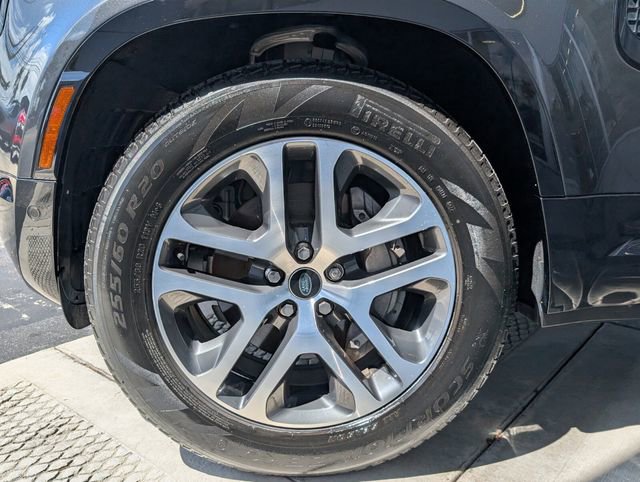 Used 2023 Land Rover Defender 130 X-Dynamic SE image 6