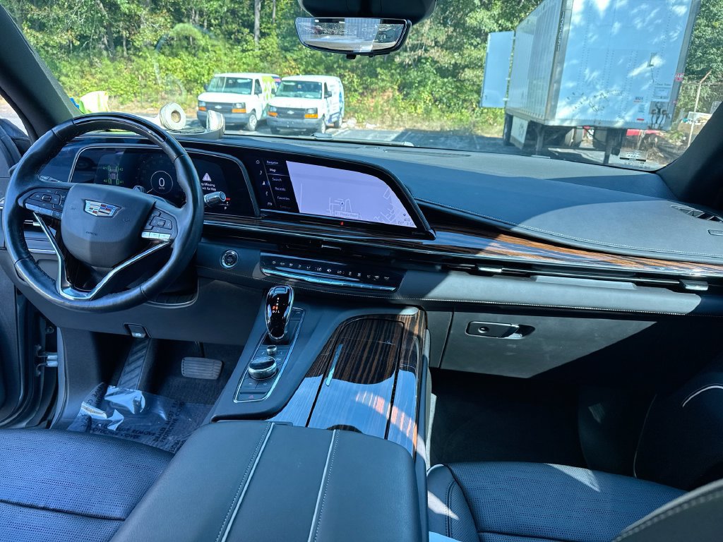 Used 2023 Cadillac Escalade Premium Luxury RWD image 31