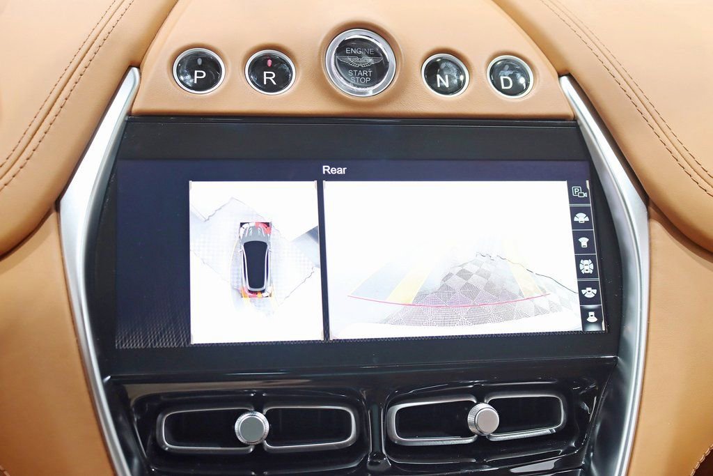 Used 2023 Aston Martin DBX image 18