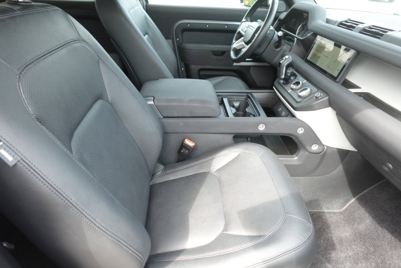 Used 2023 Land Rover Defender 90 S image 14