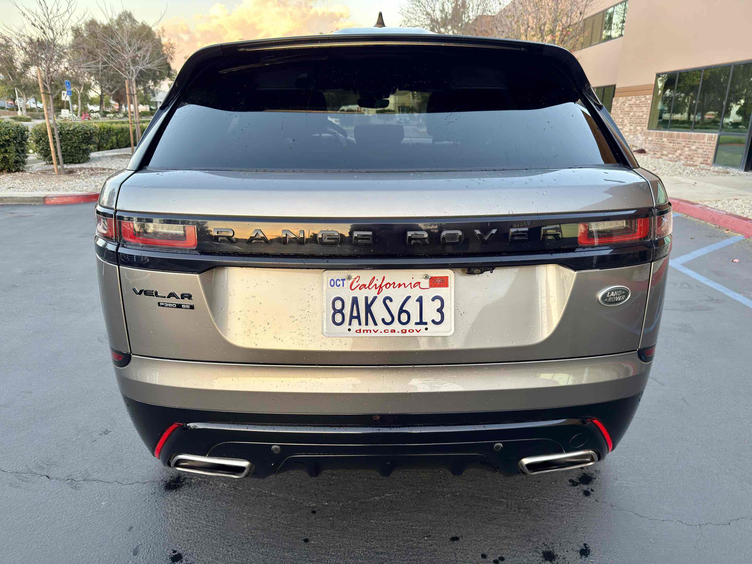 Used 2018 Land Rover Range Rover Velar R-Dynamic SE image 15