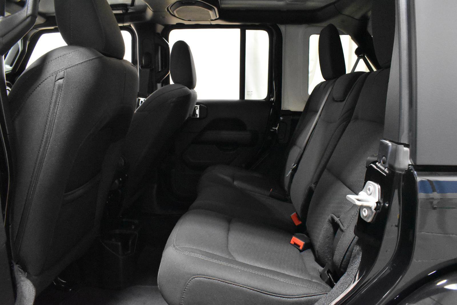 Used 2022 Jeep Wrangler Unlimited Sahara w/ LED Lighting Group image 4