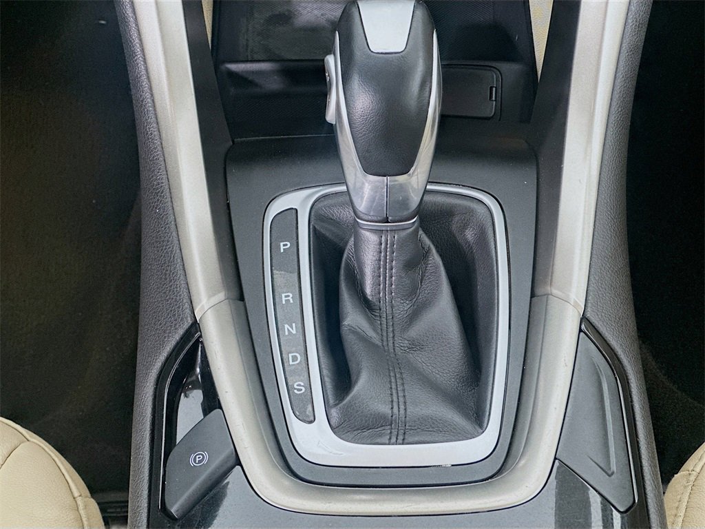 Used 2015 Ford Fusion SE w/ Equipment Group 202A image 15