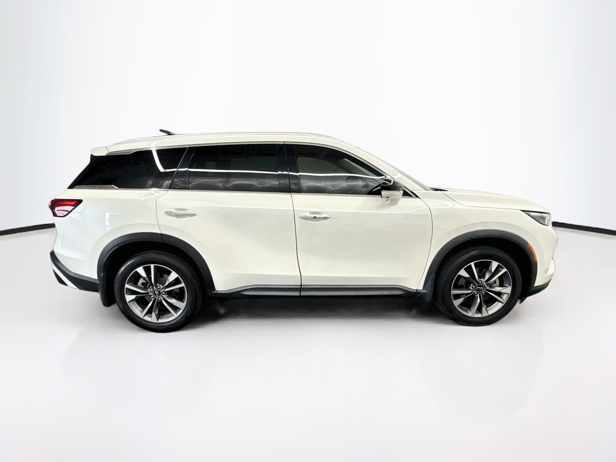 Used 2023 INFINITI QX60 Luxe w/ Performance Audio Package AWD/4WD image 10
