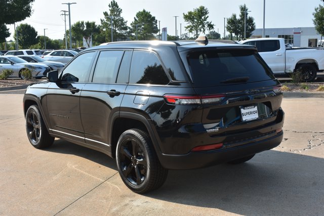 Used 2023 Jeep Grand Cherokee Altitude RWD image 7