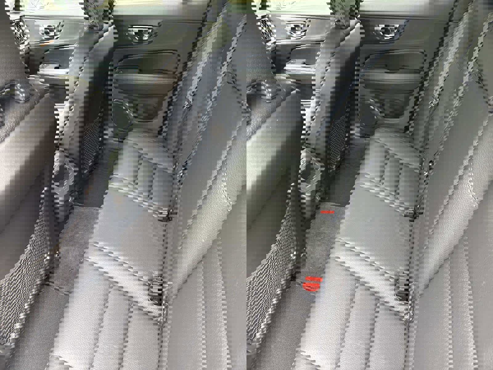 Used 2023 Volvo V60 B5 Cross Country Plus image 11