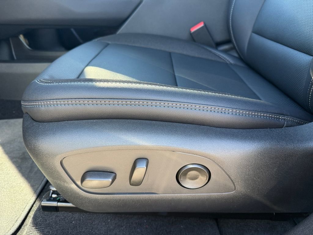 New 2026 Chevrolet Equinox EV LT image 17