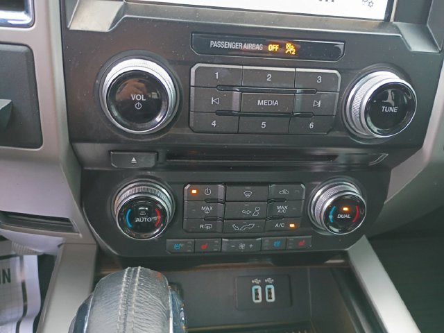 Used 2016 Ford F150 Lariat w/ Equipment Group 502A Luxury RWD image 4