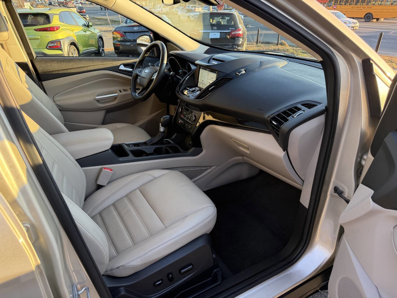 Used 2017 Ford Escape Titanium image 13