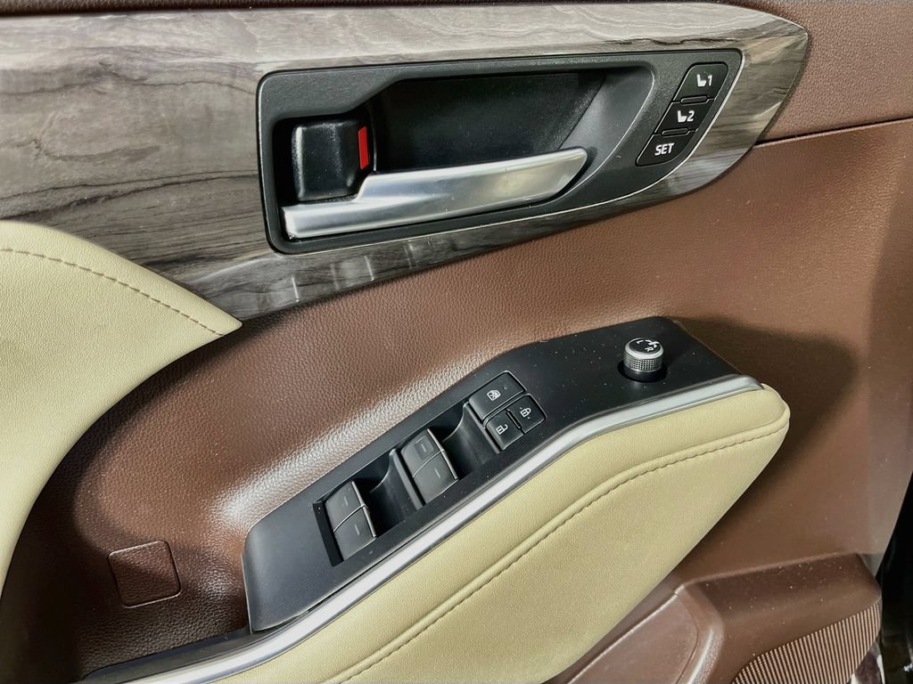 Used 2020 Toyota Highlander Limited FWD image 26