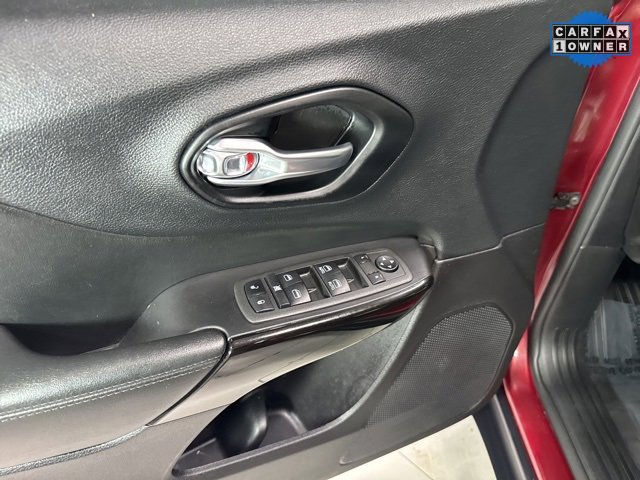 Used 2021 Jeep Cherokee Latitude Plus image 9