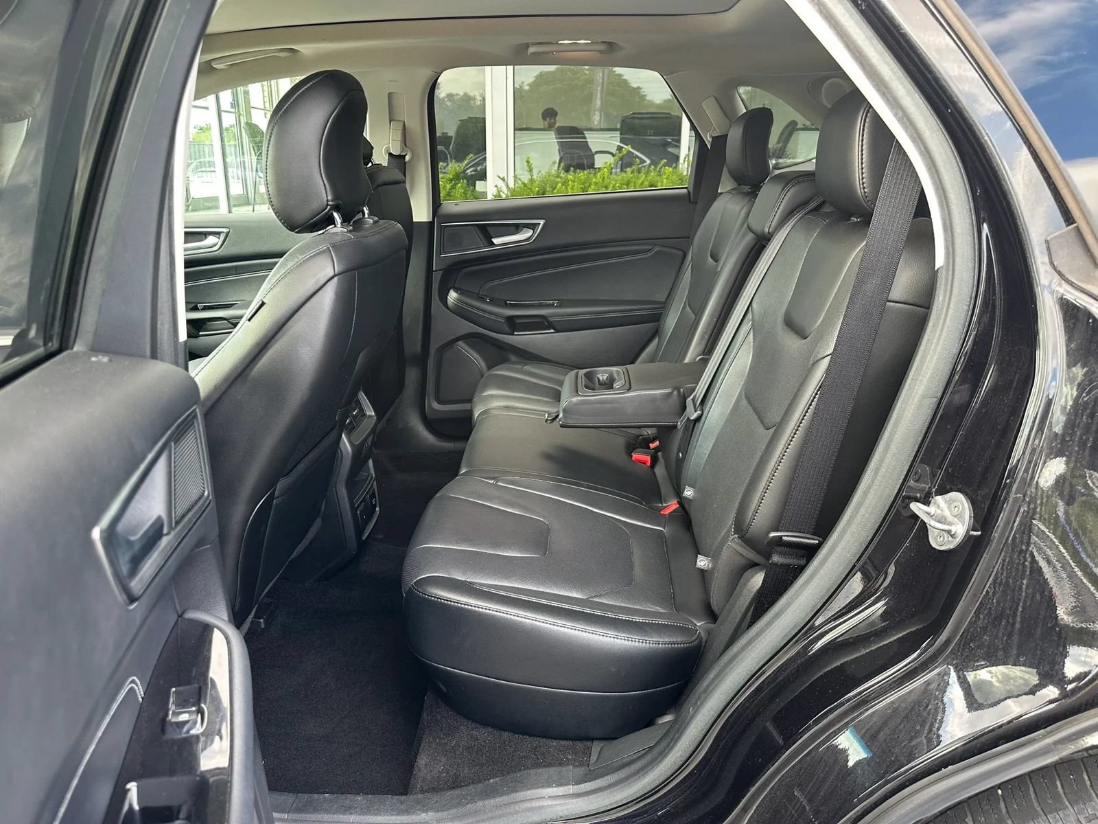 Used 2019 Ford Edge Titanium w/ Equipment Group 301A FWD image 11