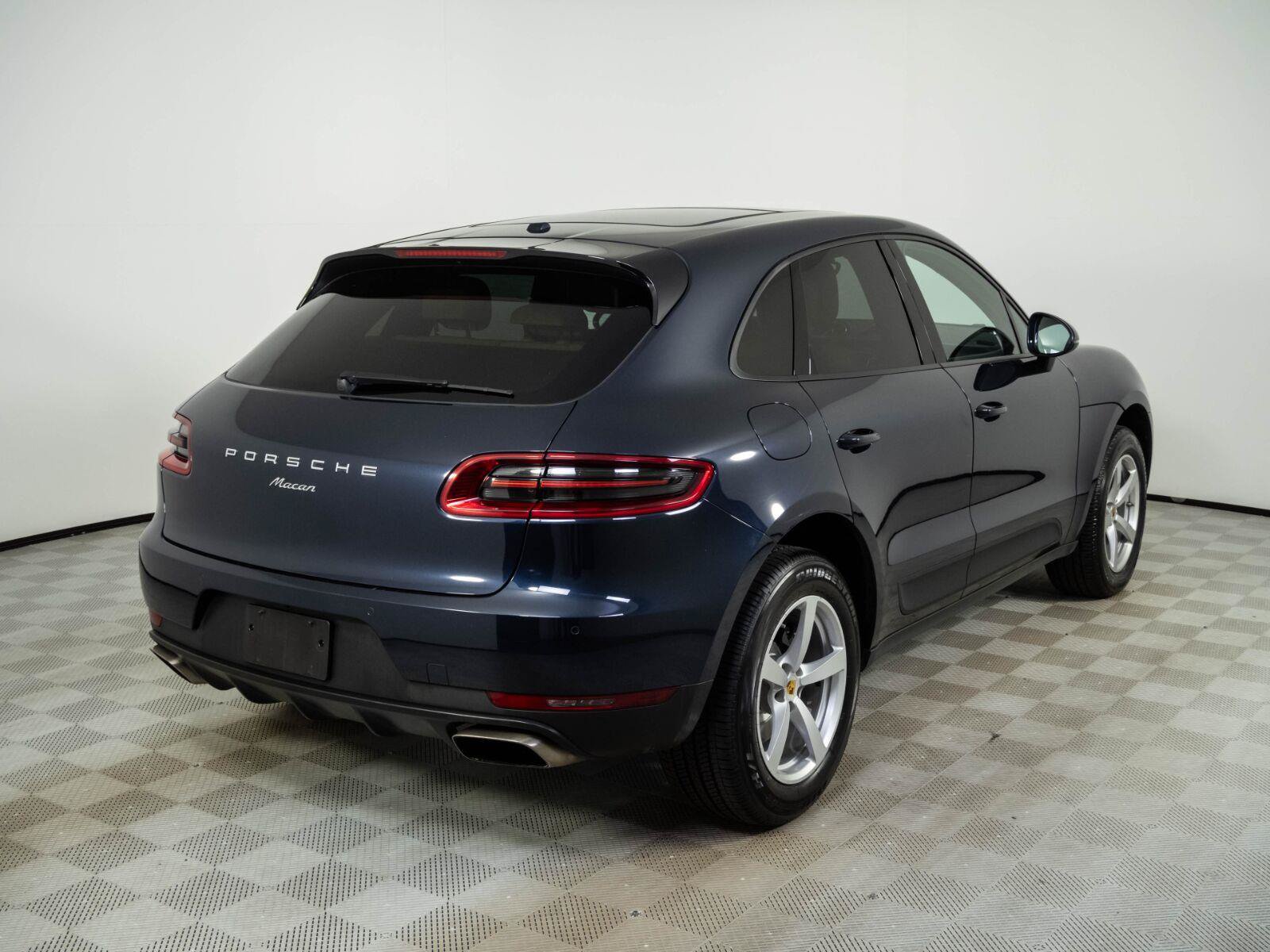 Used 2018 Porsche Macan AWD/4WD image 26