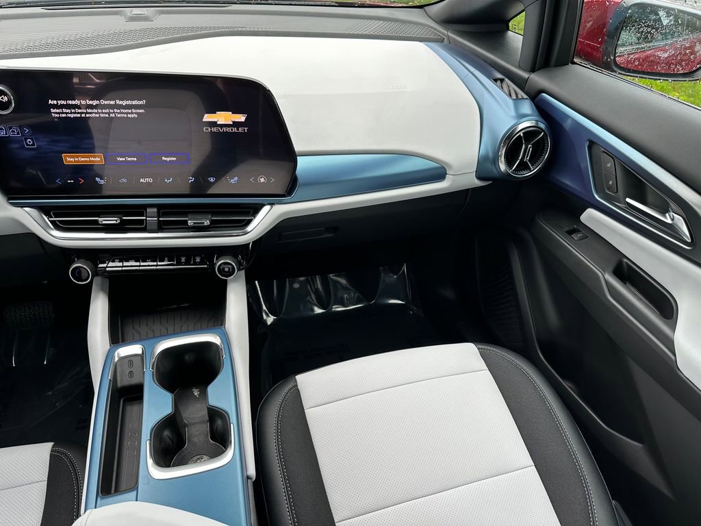 New 2026 Chevrolet Equinox EV LT image 18