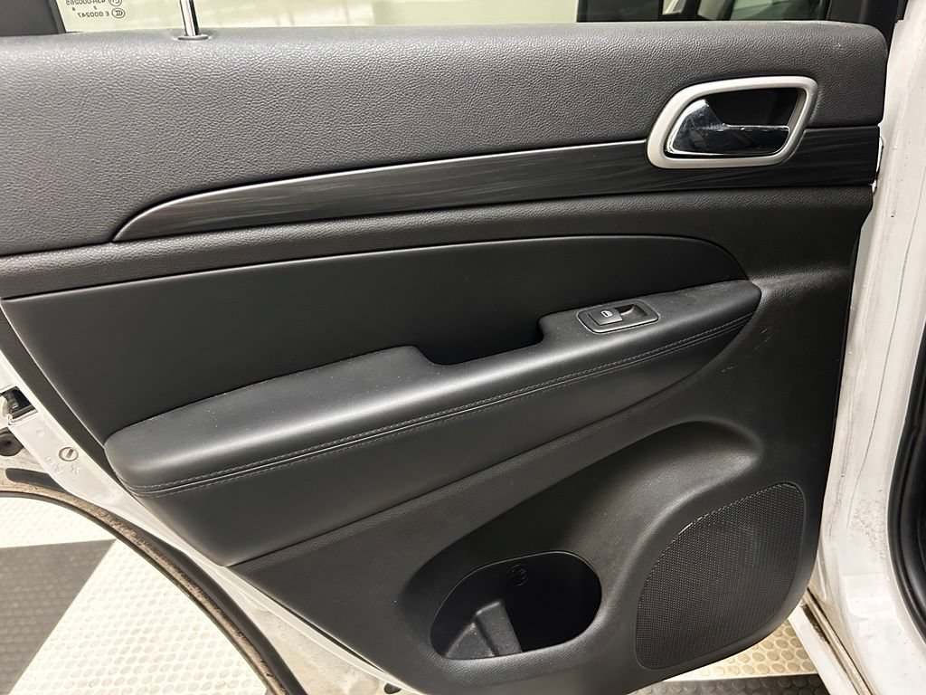 Certified 2020 Jeep Grand Cherokee Altitude AWD/4WD image 13