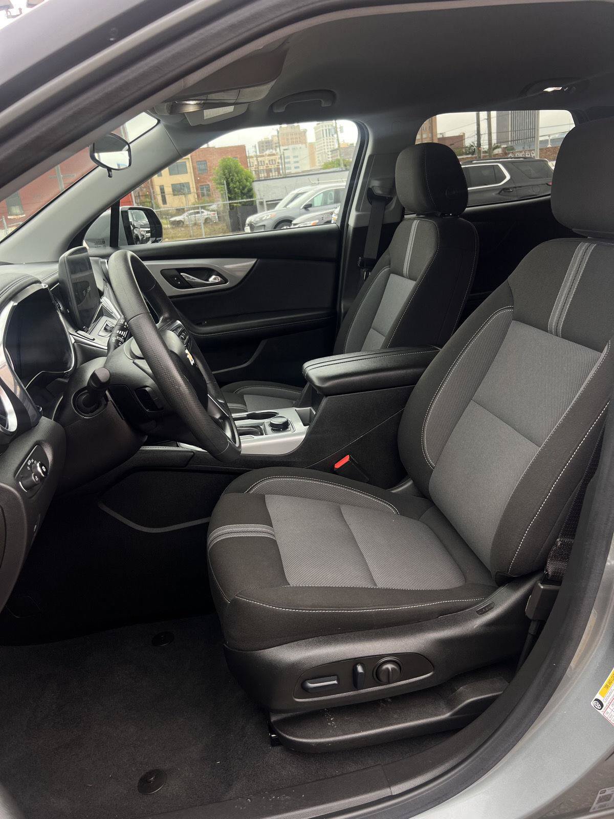 Used 2024 Chevrolet Blazer LT FWD image 3